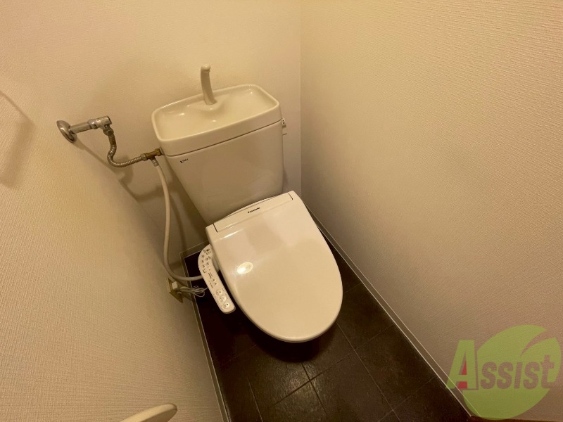 トイレ　こちらはトイレです。清潔感があり、安心して使用できます。