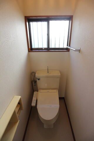 ＪＲ中央線 三鷹駅 徒歩19分 2階建 築51年のトイレ写真