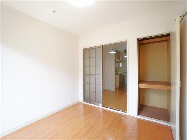 収納　5.5帖居室の物入