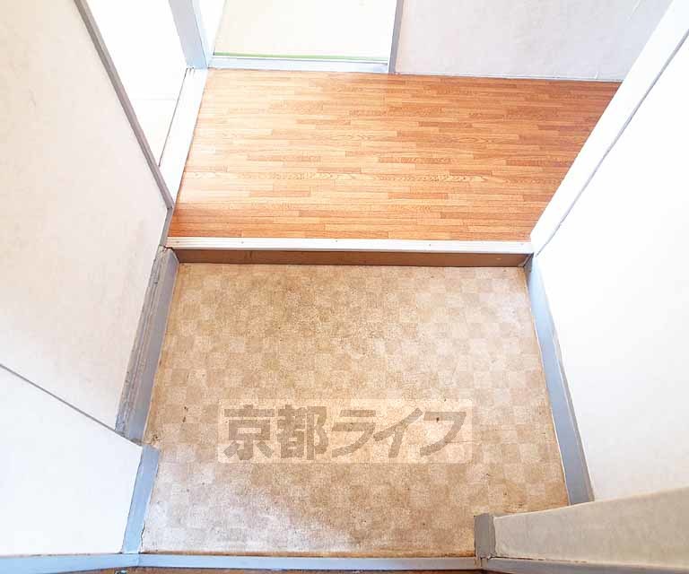 【京都市山科区御陵岡町のマンションの玄関】