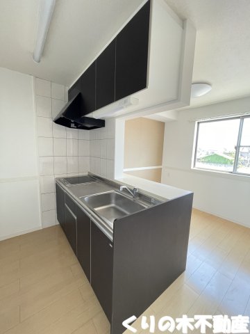 キッチン　コンパクトなキッチンで掃除もラクラク