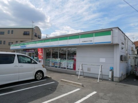 コンビニ　ファミリーマート 今治郷桜井三丁目店（コンビニ）まで261m