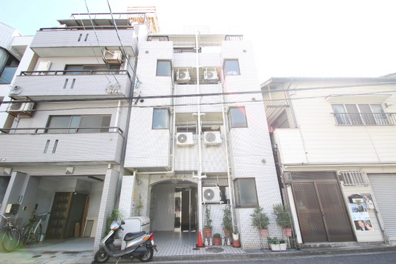 広島市東区愛宕町のマンションの建物外観