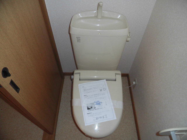 トイレ　一年中快適な暖房便座。