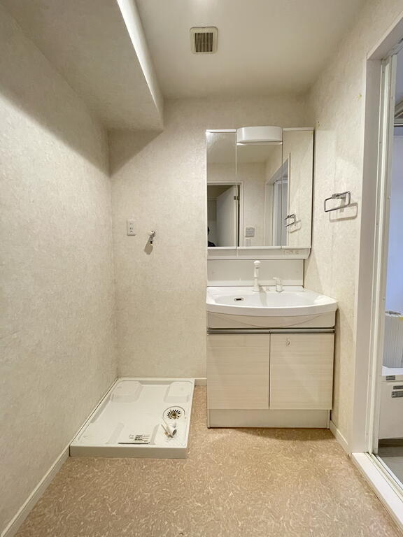 洗面設備　※クリーニング前の写真です