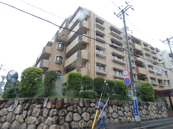 神戸市東灘区甲南町のマンションの建物外観