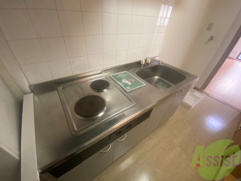 キッチン　シンプルなキッチンは自分好みにアレンジ頂けますね