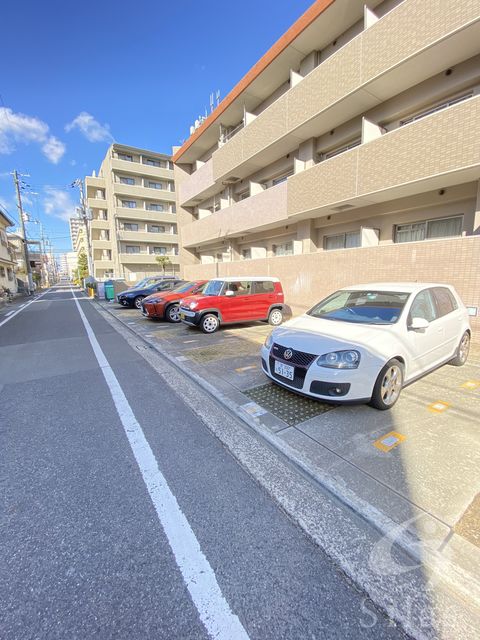 【クレール三国ヶ丘の駐車場】