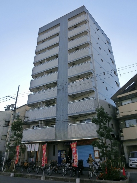 クリスタルアークの建物外観