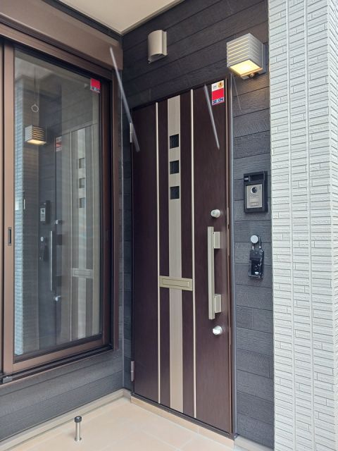 【福島市西中央のアパートの玄関】