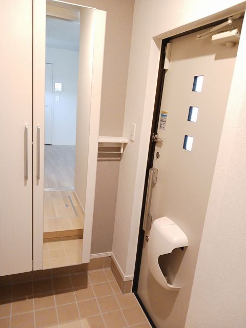 【福島市西中央のアパートの玄関】