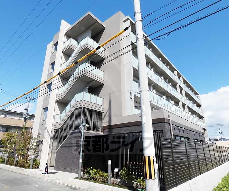 京都市伏見区竹田北三ツ杭町のマンションの建物外観