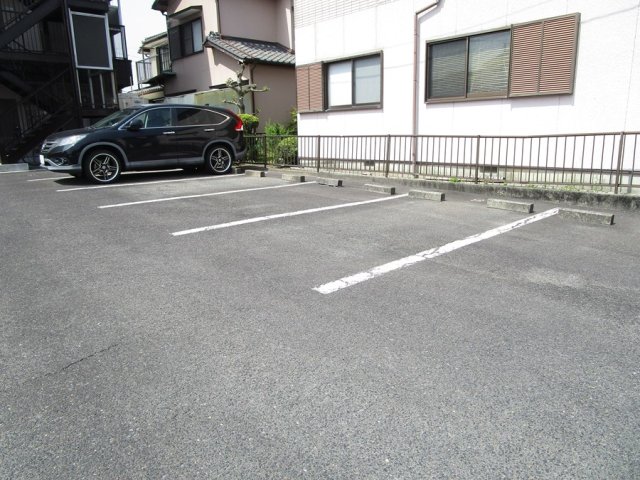 【刈谷市一ツ木町のマンションの駐車場】