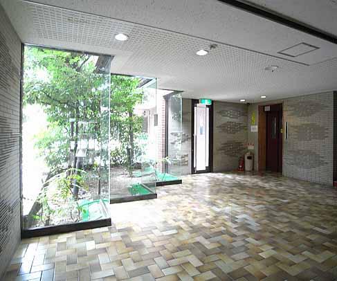 【京都市南区唐橋琵琶町のマンションのロビー】