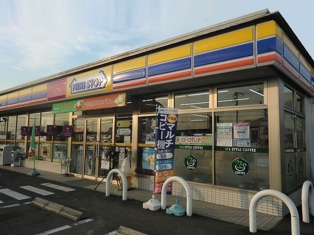 【関市倉知のアパートのコンビニ】