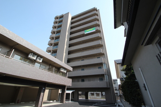 【広島市西区古江西町のマンションの建物外観】