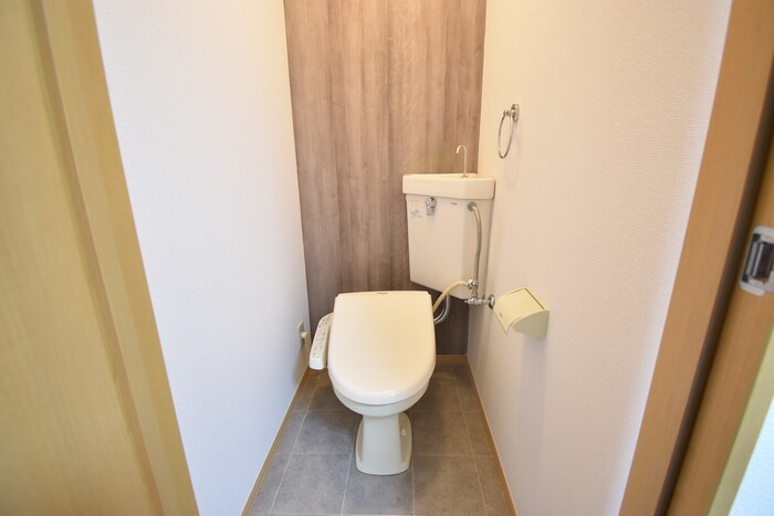 トイレ　温水洗浄暖房便座