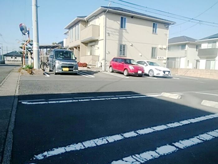 【グランデ・川木谷 Ａの駐車場】