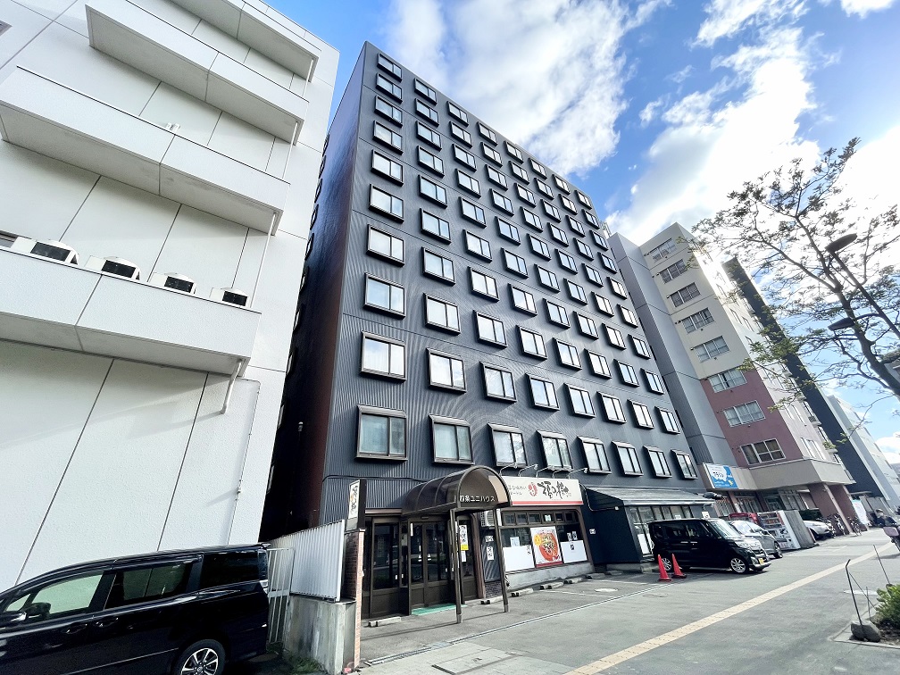 札幌市中央区南四条西のマンションの建物外観