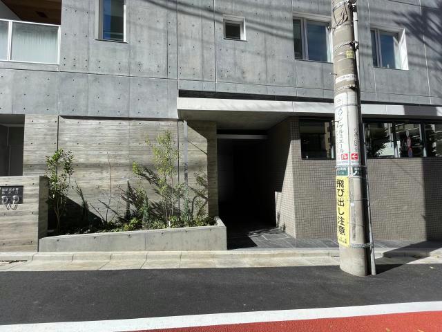 【渋谷区恵比寿南のマンションのエントランス】