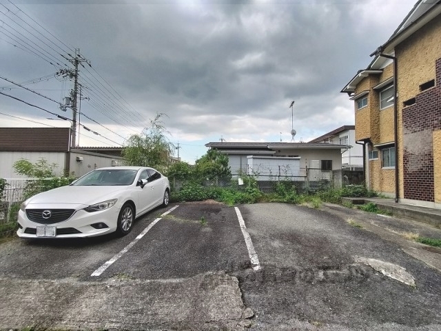 【藤栄荘の駐車場】