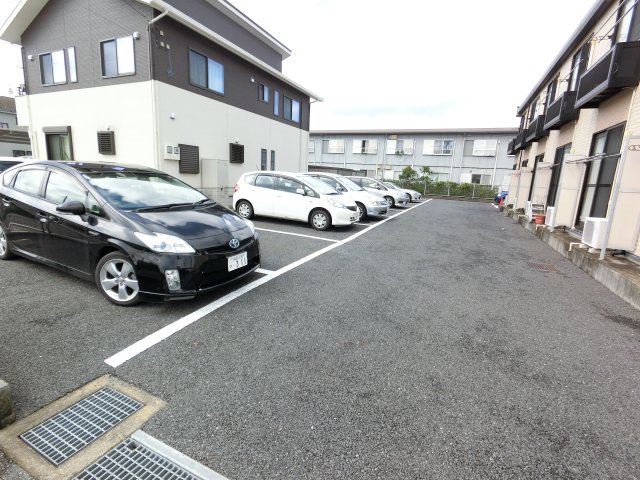 【成田市三里塚御料のアパートの駐車場】