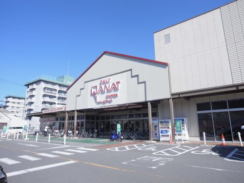 【橿原市西池尻町のアパートのスーパー】