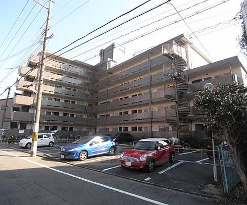 京都市南区吉祥院定成町のマンションの建物外観