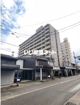 上越市本町のマンションの建物外観