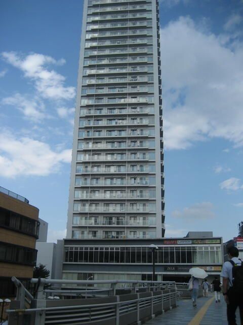 【上尾市宮本町のマンションの建物外観】