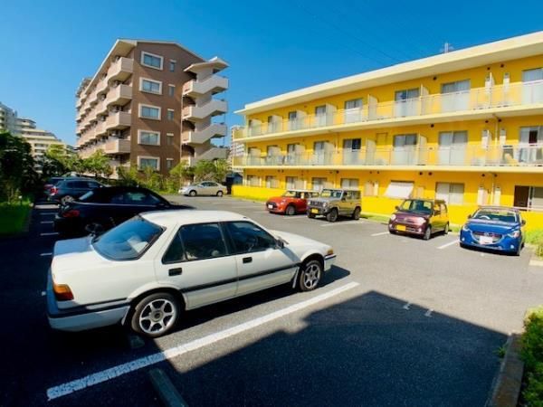 【町田市小山ヶ丘のマンションの駐車場】