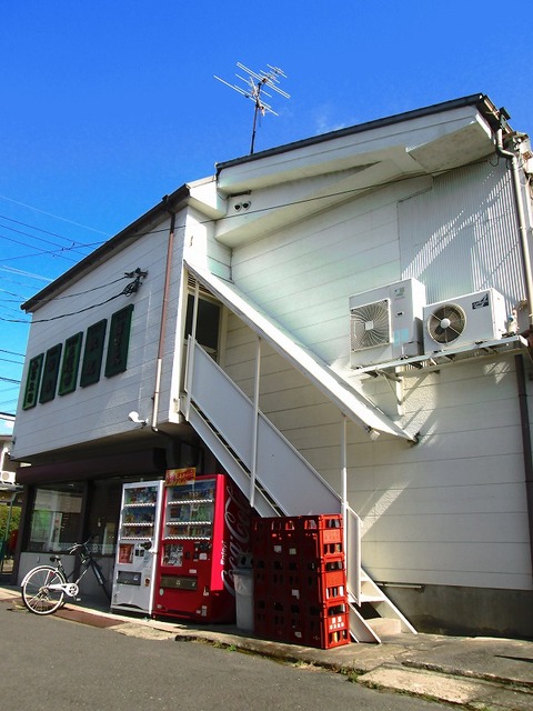 【昭和台ハイツの建物外観】