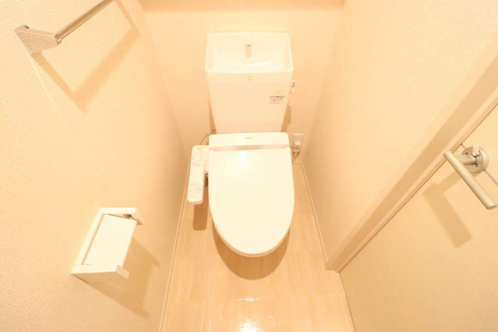 トイレ　温水洗浄暖房便座で快適に利用できます♪