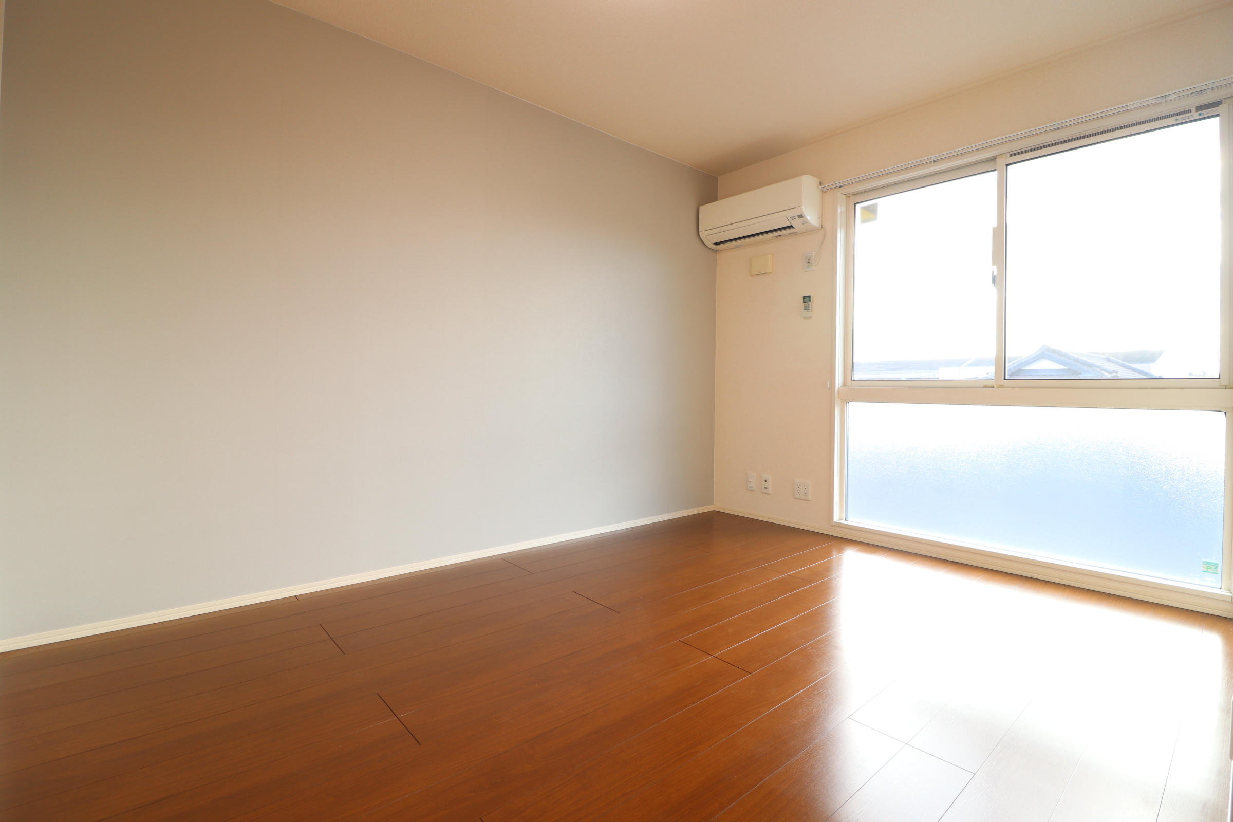 居室・リビング　エアコン完備の広々LDKです♪