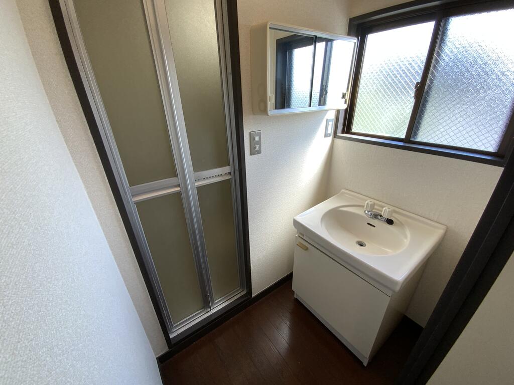 洗面設備　洗面台完備
