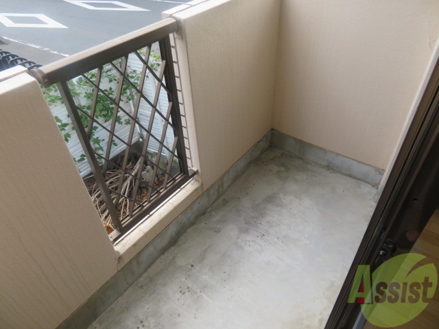 バルコニー　こちらはバルコニー。洗濯物が干せるようになっています。