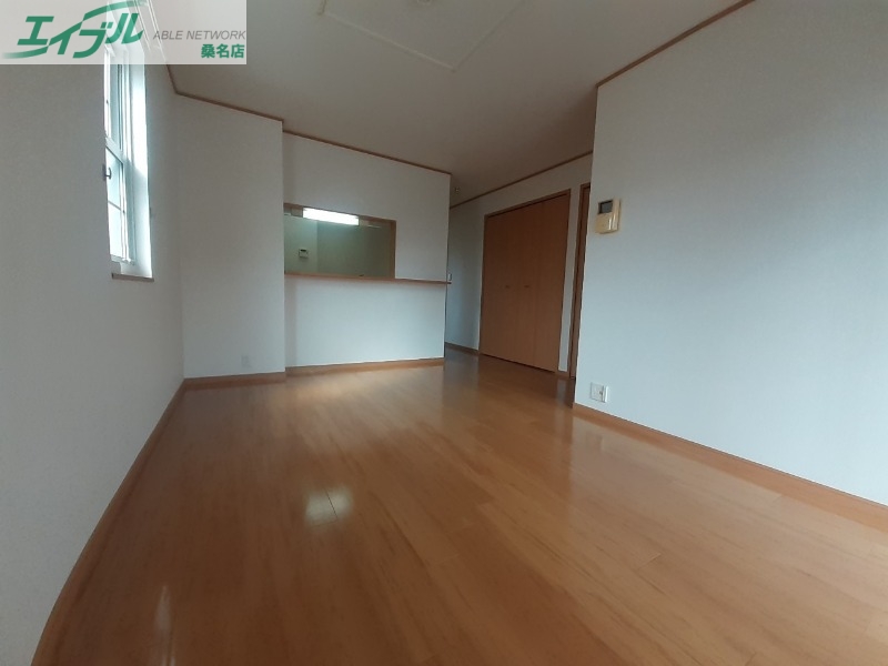 居室・リビング　同型反転参考写真