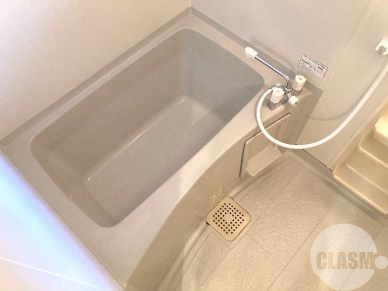 バス・シャワールーム　きれいにリフォームされています♪