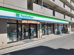 コンビニ　ファミリーマート様（コンビニ）まで500m
