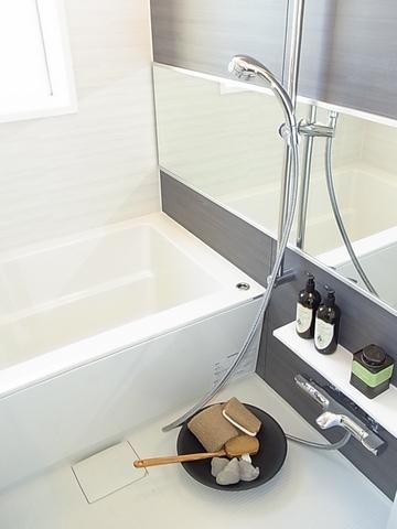 バス・シャワールーム　追い焚き機能付きバス