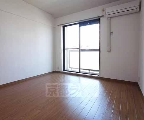 居室・リビング　広々とした部屋です。