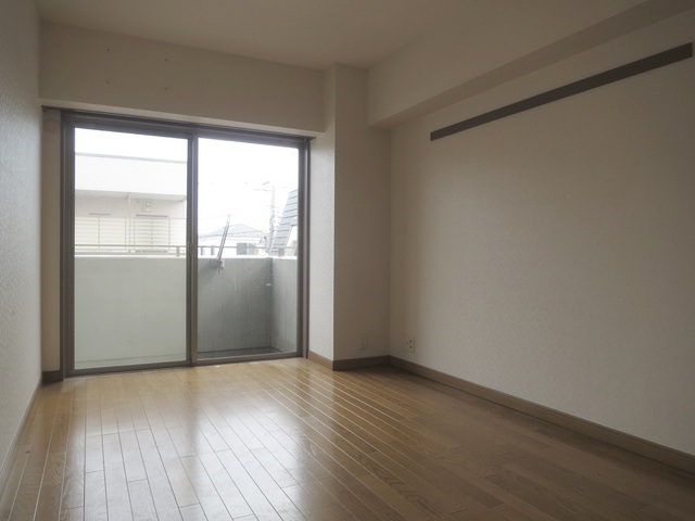 居室・リビング　バルコニーもついた６帖の綺麗な洋室です♪