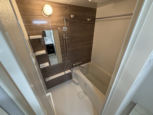 バス・シャワールーム　類似物件の反転タイプの間取りです（イメージ写真　現状優先）