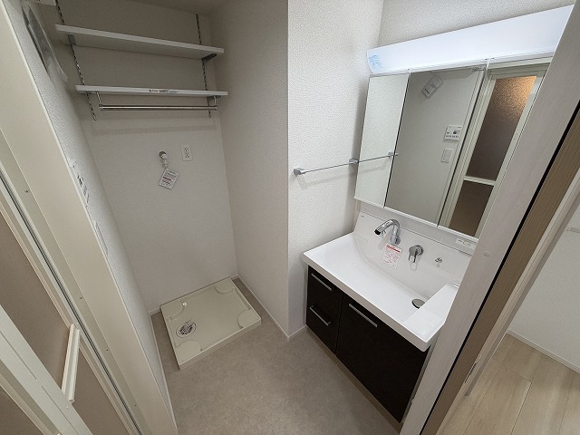 洗面設備　類似物件の反転タイプの間取りです（イメージ写真　現状優先）