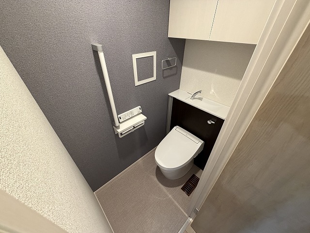 トイレ　類似物件の反転タイプの間取りです（イメージ写真　現状優先）