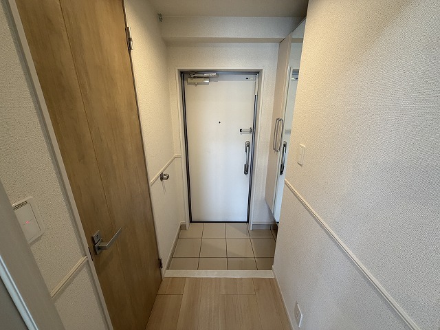 玄関　類似物件の反転タイプの間取りです（イメージ写真　現状優先）