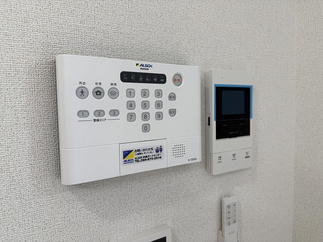 セキュリティ　類似物件の反転タイプの間取りです（イメージ写真　現状優先）