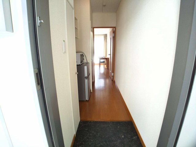 玄関　玄関ドアは防犯サムターン設置