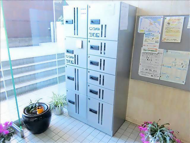 ロビー　留守でも荷物が受け取れる宅配ロッカー完備