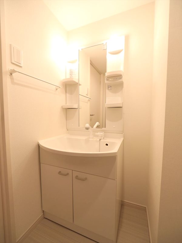 洗面設備　脱衣所　独立洗面台（シャンプードレッサー付）